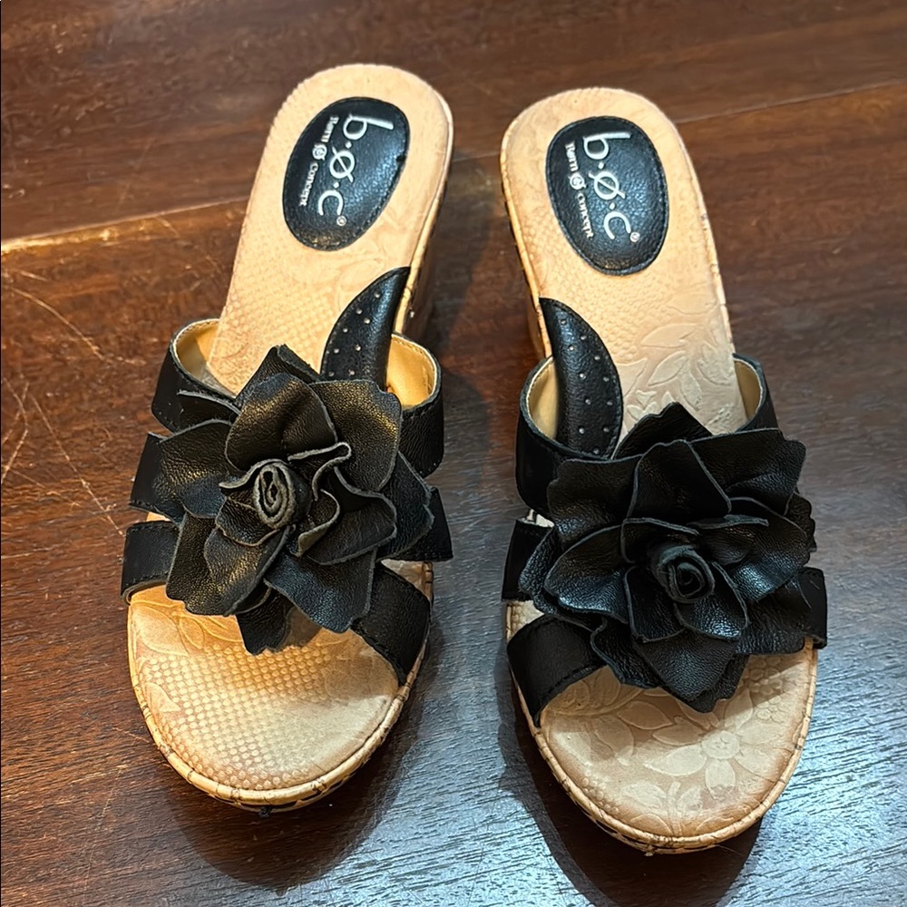 b.o.c. Women's Black Floral Sandals